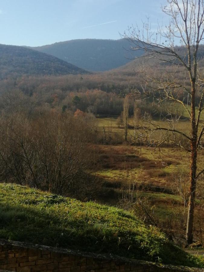 Location De Vacances A Neylis Avec Vue Sur Les Forets Et Les Champs Carla-de-Roquefort Exterior foto